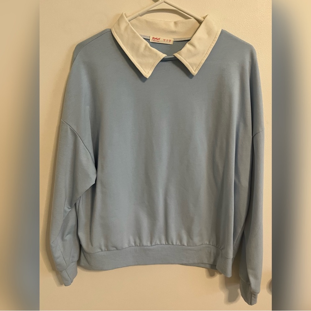 Baby Blue Collared Sweatshirt - Size M